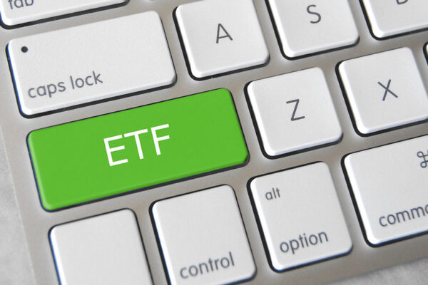 teclado ordenador con botón ETF